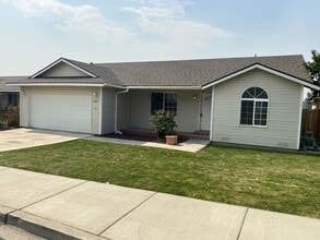 Building Photo - 2217 N Abbey Glen Ct