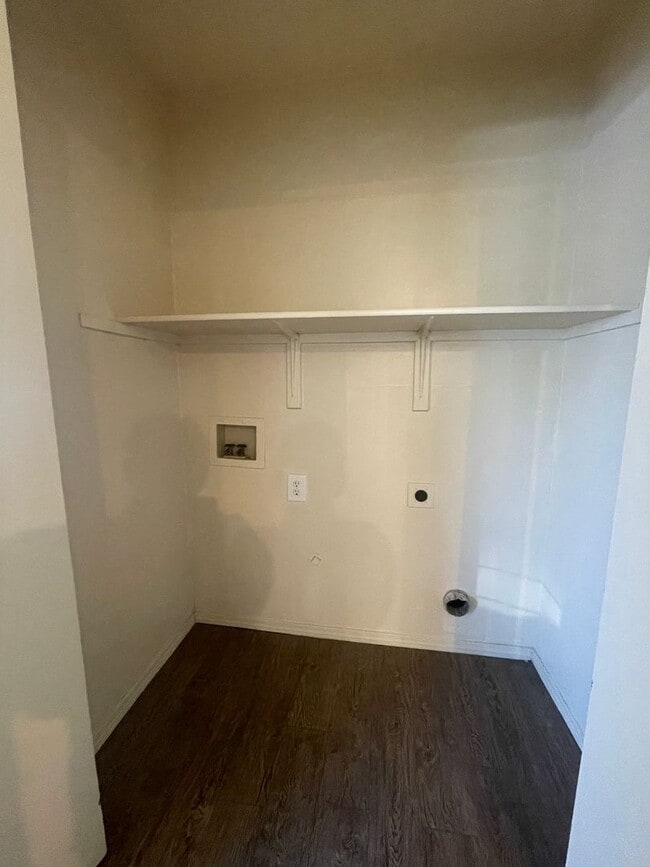 Foto del edificio - 8412 E Lakeshore Dr