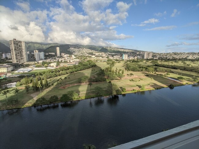 Foto del edificio - Fully Furnished 1-Bed 1-Bath Mountain Views @ Island Colony