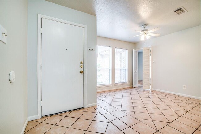 Building Photo - 15114 Forest Lodge Dr
