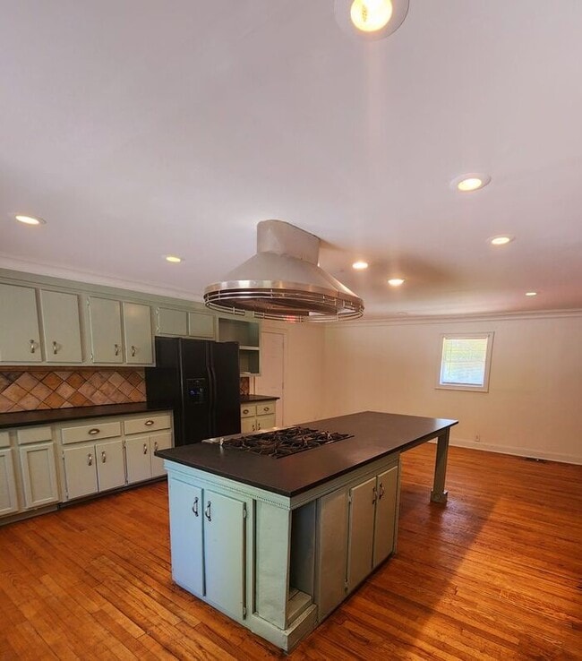 Building Photo - Beautiful Ranch Home Near Camp Creek!