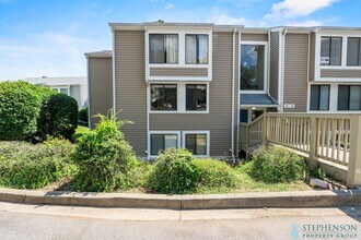 Building Photo - 246 Shoreline Dr