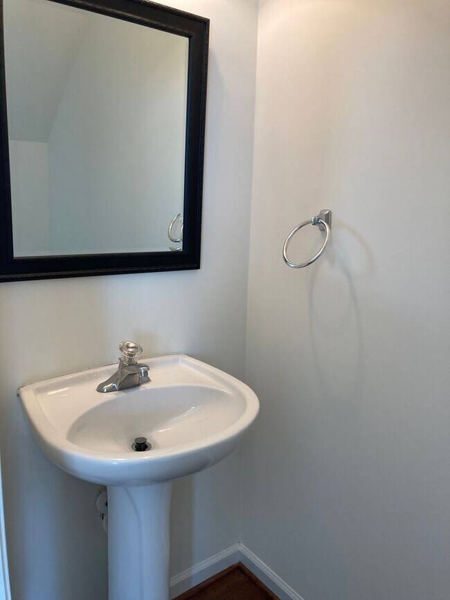 Foto del edificio - 1172 Drummond Ln