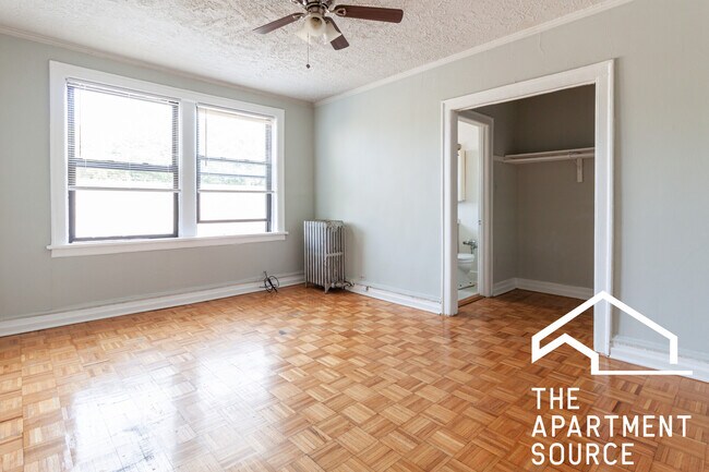 Foto del edificio - 717 W Belmont Ave