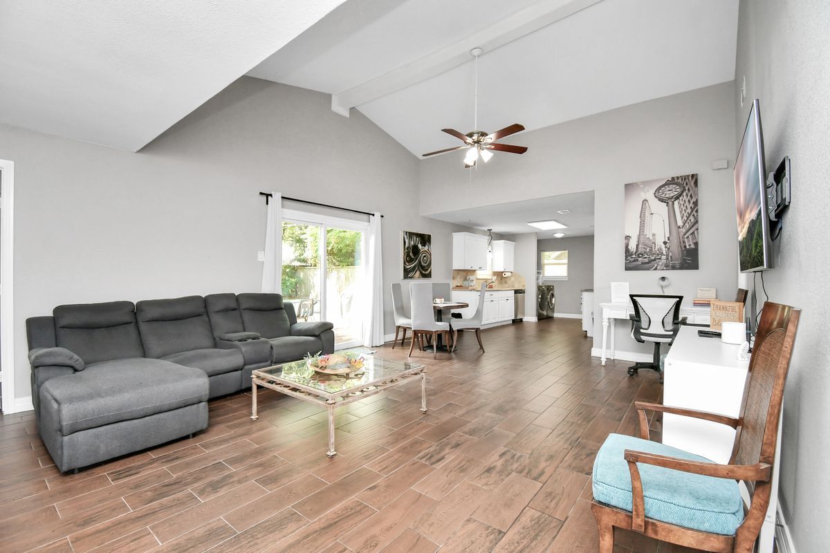 Foto del edificio - 8615 Shadow Crest St