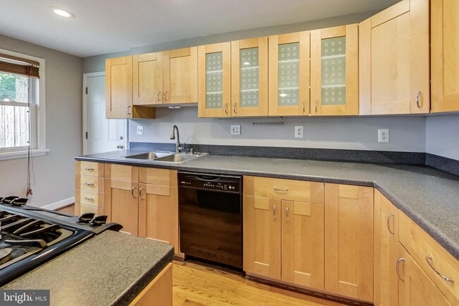 Foto del edificio - 8617 Lynbrook Dr