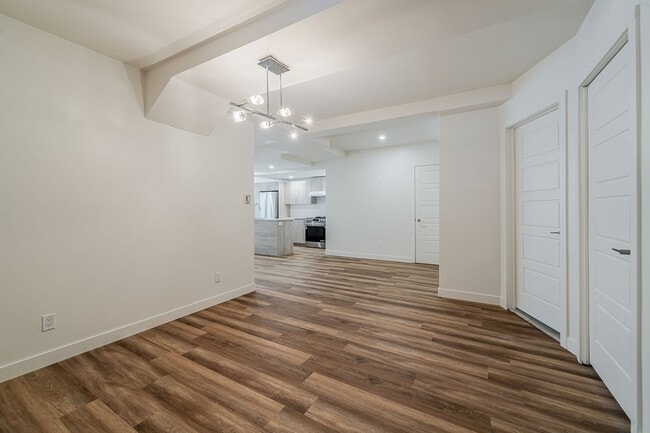 Building Photo - 7081 R. Saint-Denis