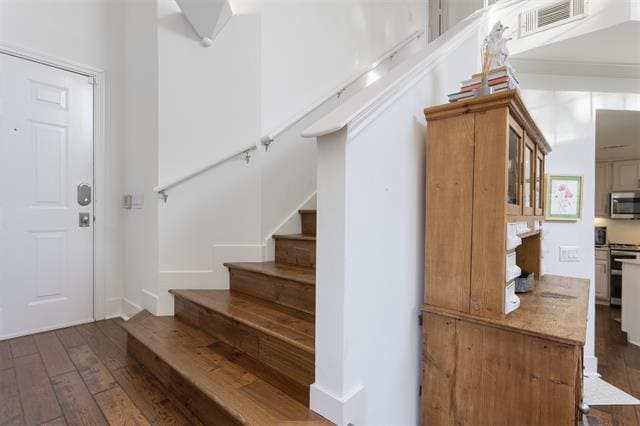 Building Photo - 5950 Lindenshire Ln