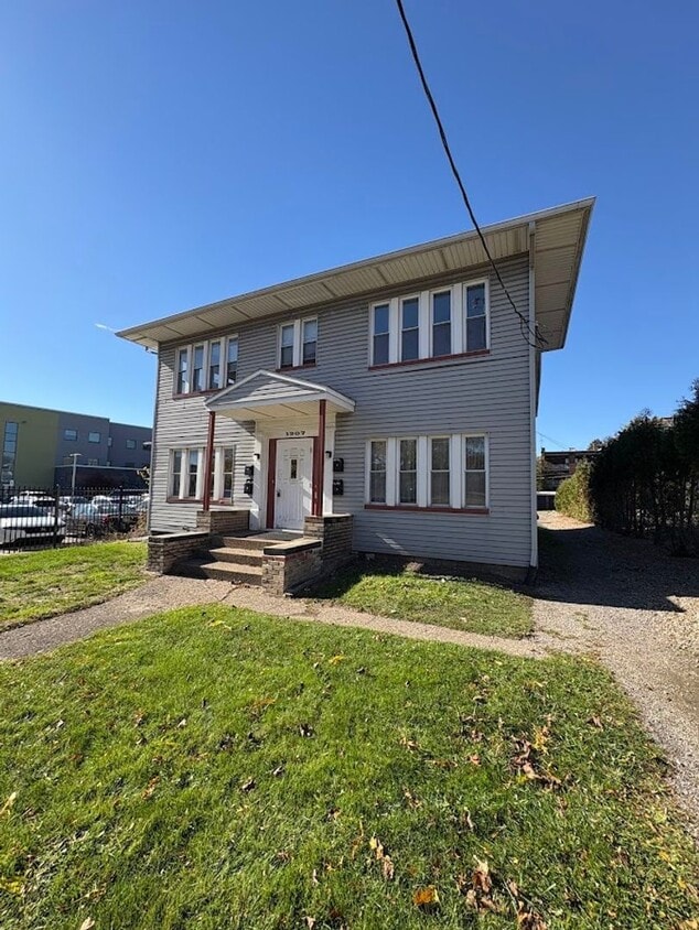 Foto principal - 1307 Market Ave N