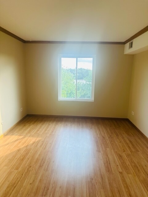 Building Photo - 6110 Knoll Valley Dr