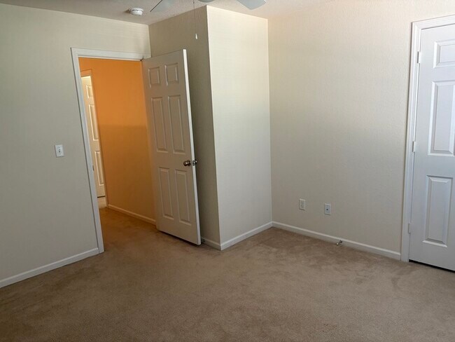 Foto del edificio - 845 Woodside Creek Dr