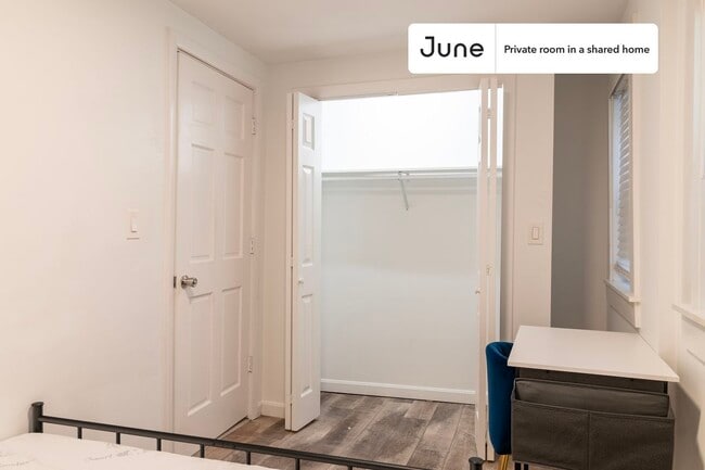 Building Photo - Room in Shared 5 bed/2 bath home