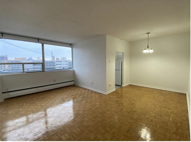 Building Photo - 36 Thorncliffe Park Dr