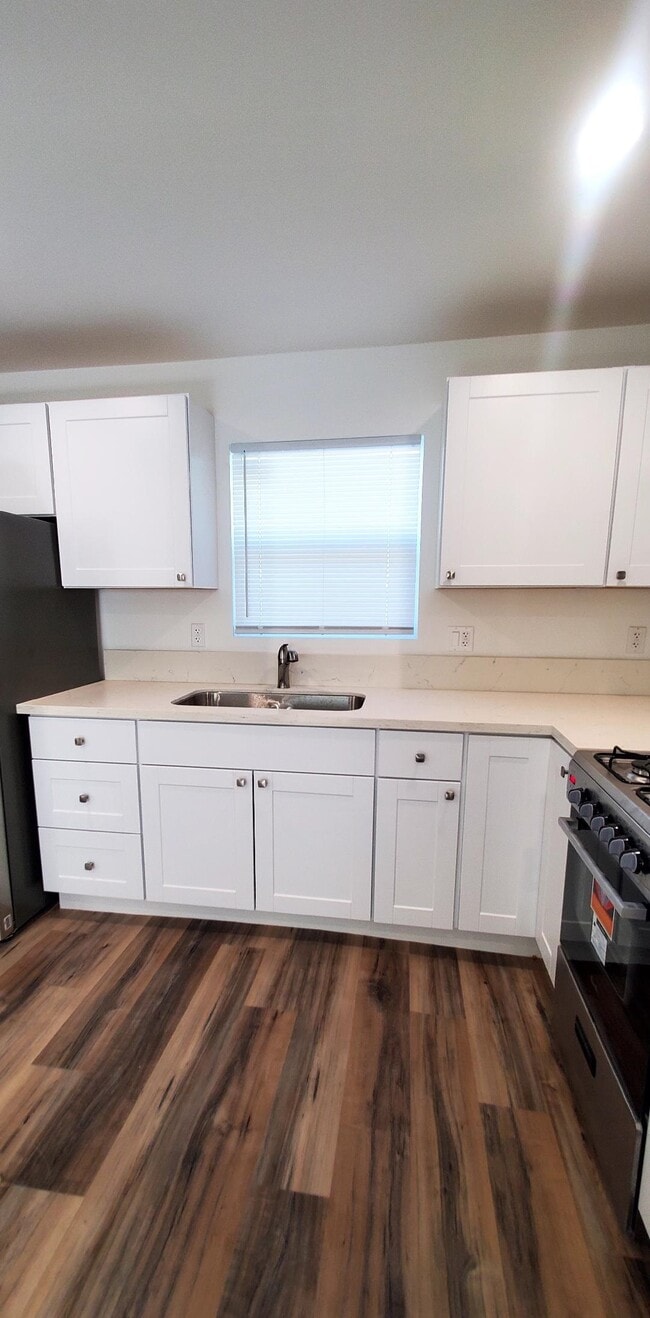 Cocina - 24113 Archwood St