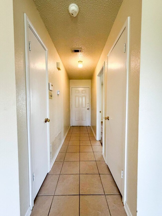 Foto del edificio - 2607 Bluebonnet Dr