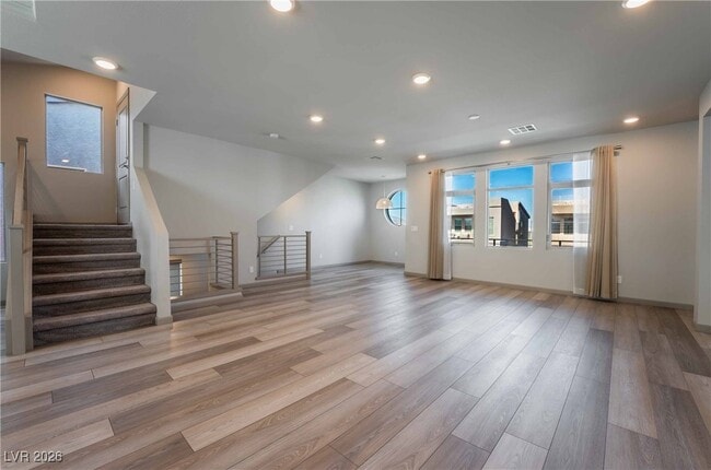 Foto del edificio - 8115 Carpenter Creek Ave