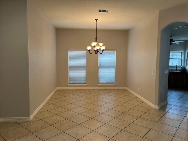 Building Photo - 503 Woodland Park Dr