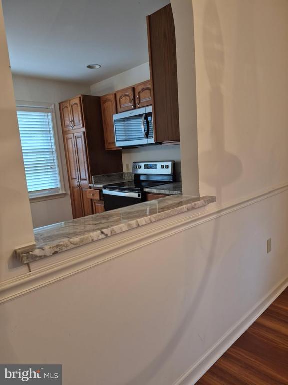 Foto del edificio - 1023 E Schumaker Manor Dr