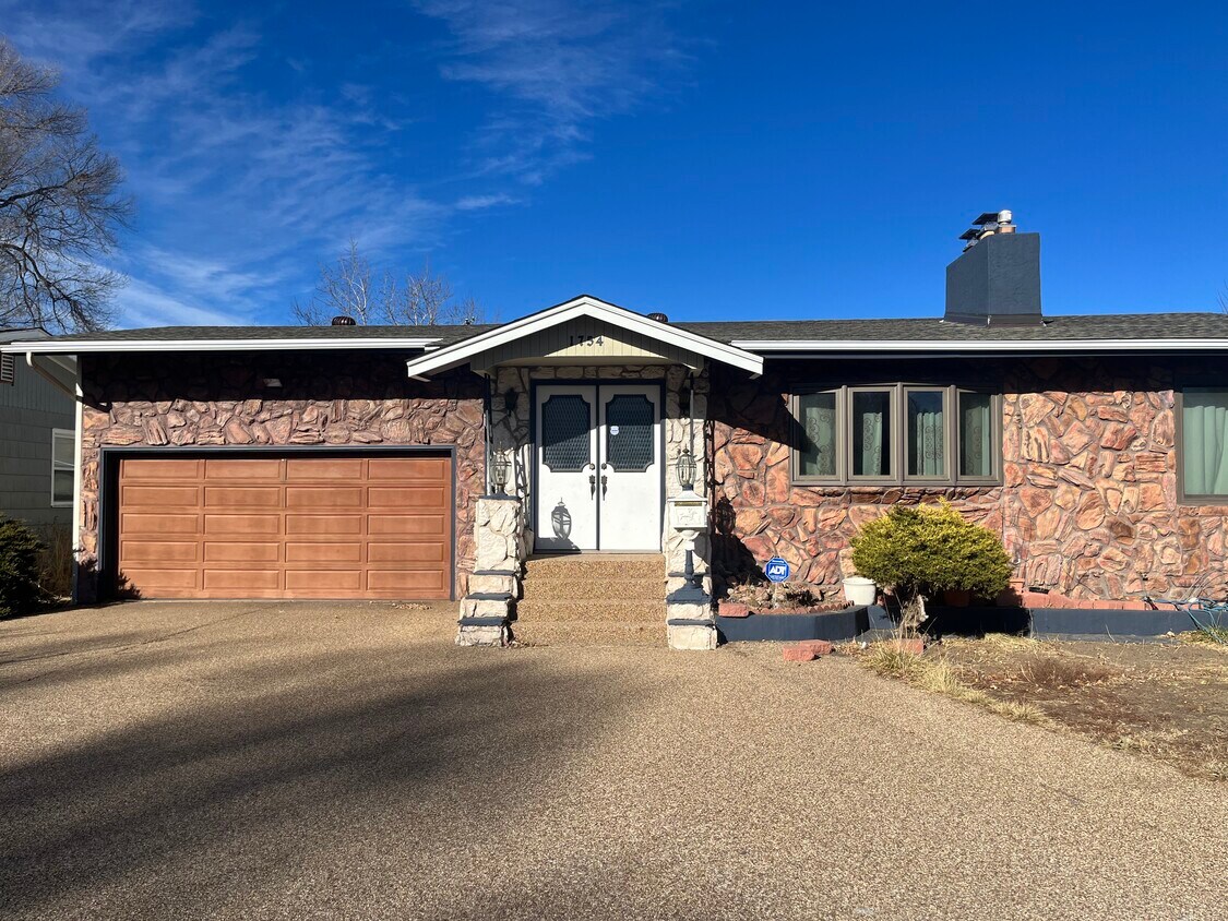 Main entry - 1754 Palmer Park Blvd