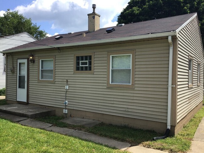 Foto del edificio - 2 Bedroom Single Family Home With Detached...