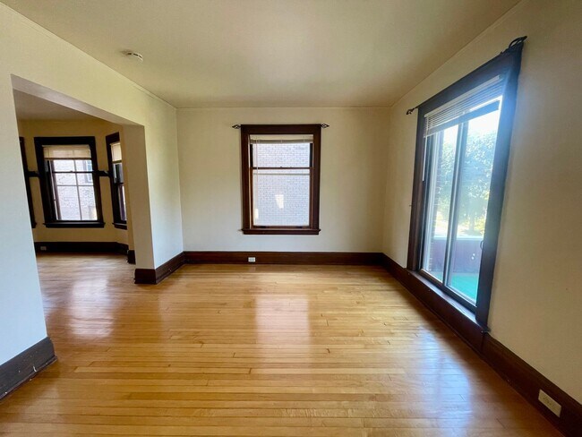 Foto del edificio - 2570 N Murray Ave