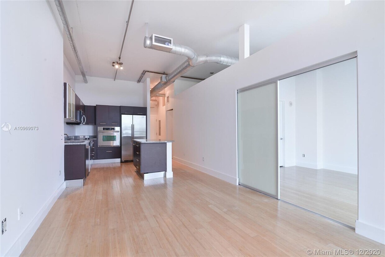 Building Photo - 3029 NE 188th St
