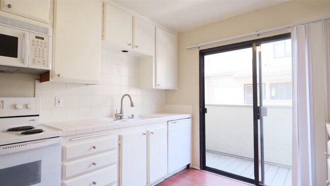 Foto del edificio - La Jolla 3BR/2.5BA Townhouse @ Eastbluff N...