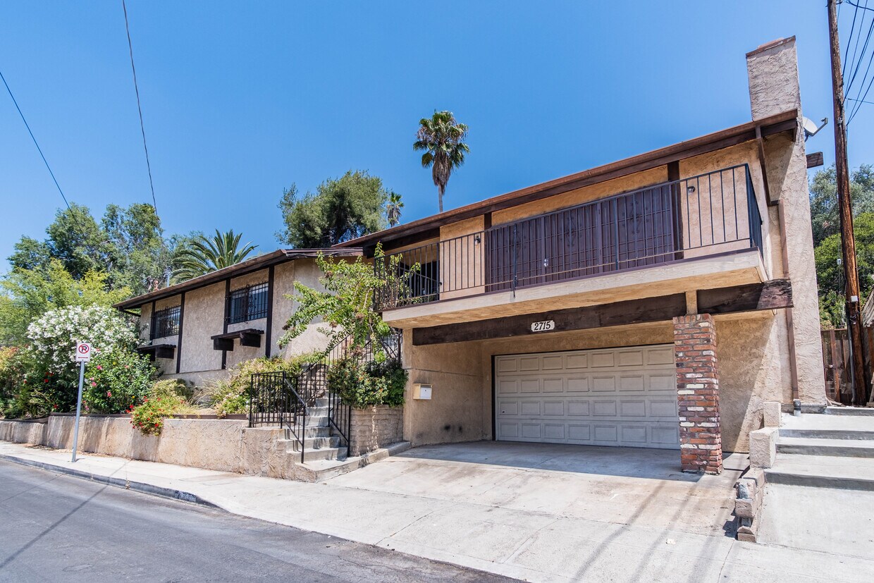 Primary Photo - 2715 Las Flores Dr