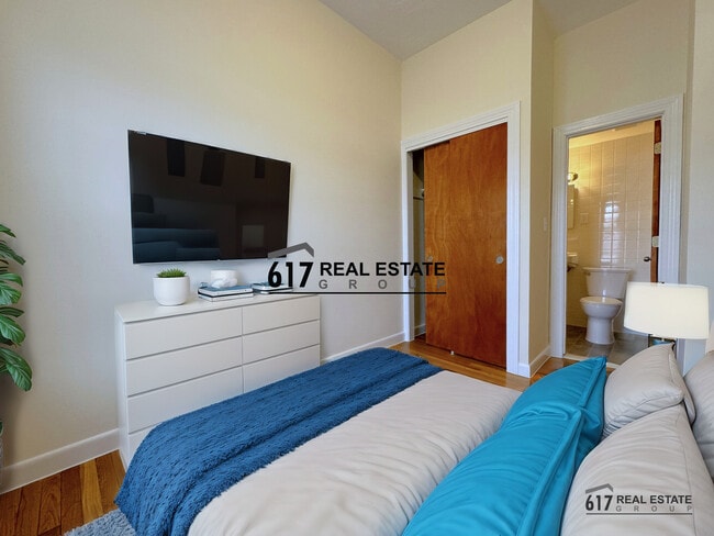 Building Photo - 160 N Beacon St