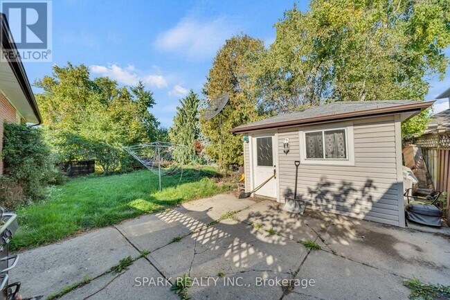 Building Photo - 16 Horwood Dr