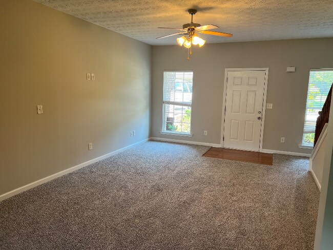 Foto del edificio - 144 Colony Park Ln