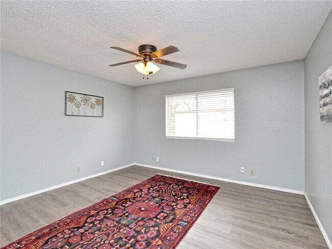 Foto del edificio - 5809 Spring Meadow Rd