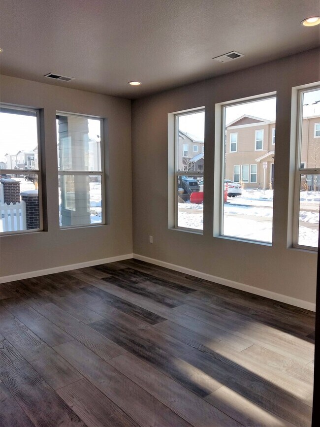 Foto del edificio - Spectacular 3 BED/2.5 BATH West Arvada Townhome - Available Feb 13th!
