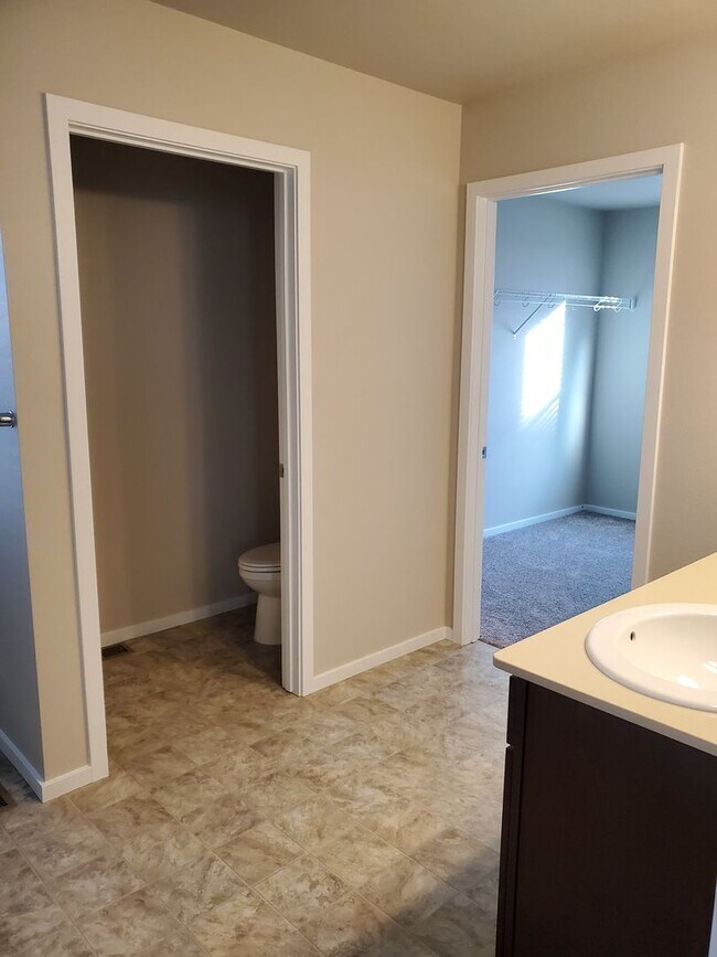 Foto del edificio - Beautiful 4 Bedroom Home In Cheney Coming Soon!