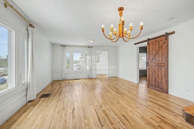 Foto del edificio - 110 S Quitman St
