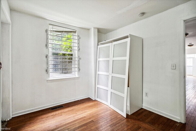 Foto del edificio - 2 br, 1 bath Triplex - 1812 W BERKS ST Unit A