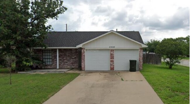 Building Photo - 3900 Windwood Cir