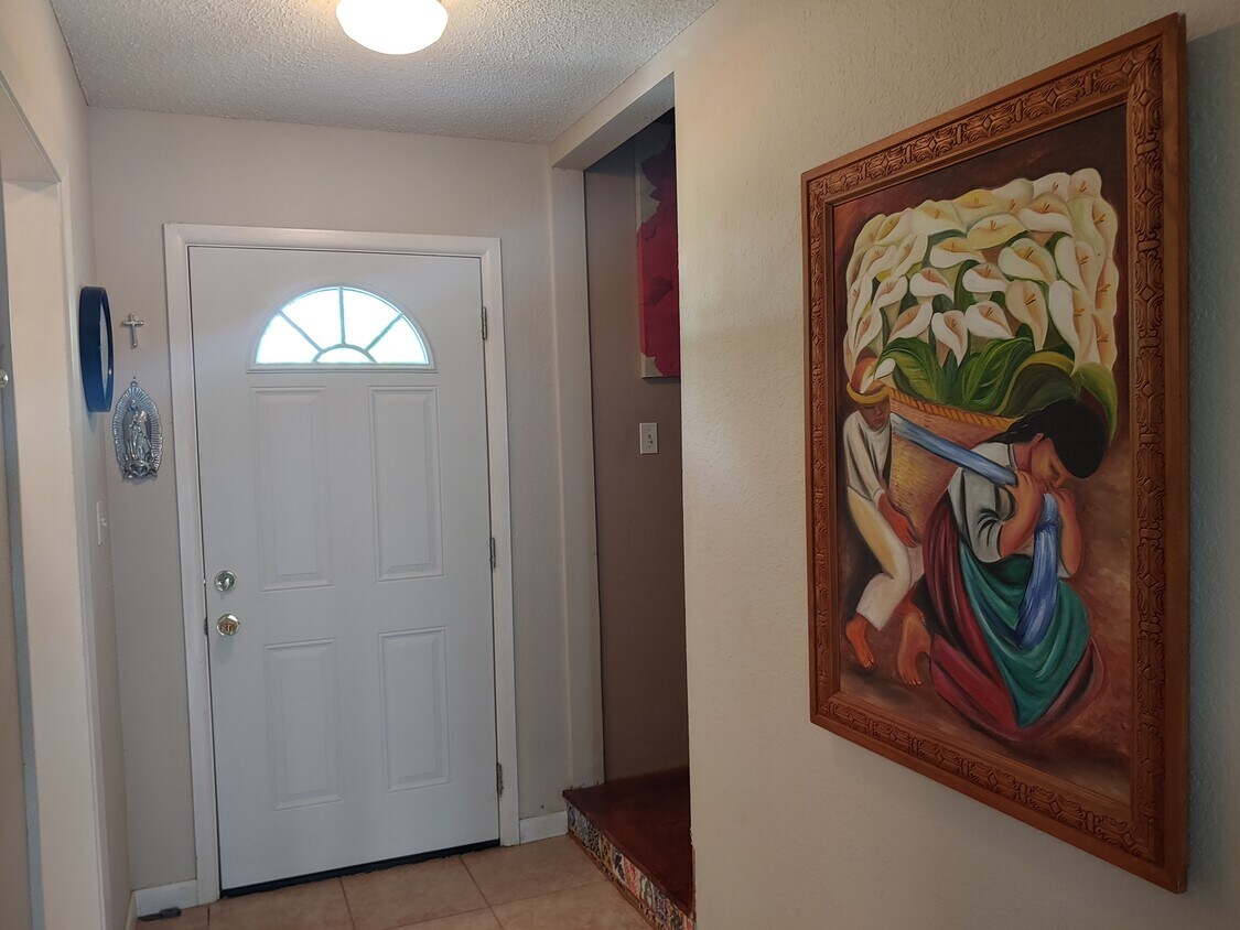 Entrada principal - 810-3 Continental Dr
