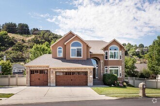 Building Photo - 2818 E Falcon Wy