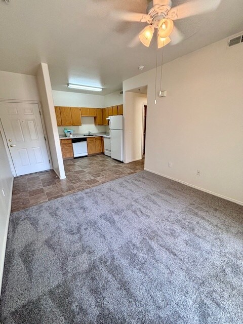 Foto del edificio - Silver Pines Senior Community