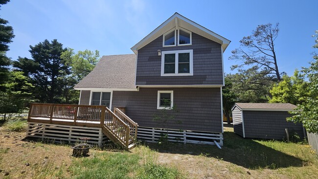 Building Photo - 102 W Windjammer Rd