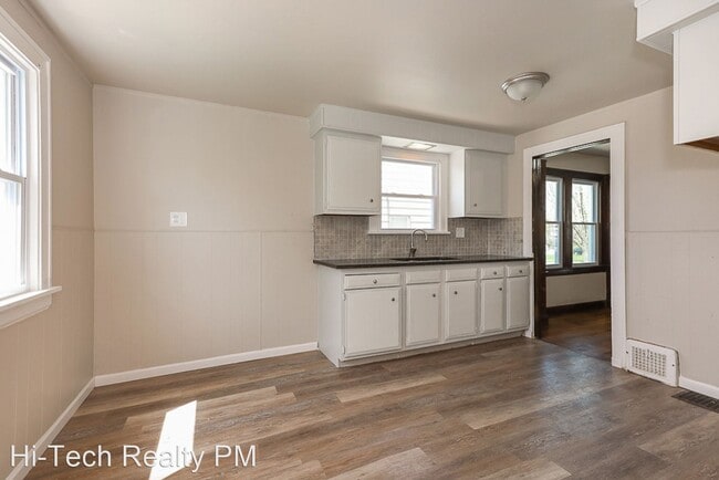 Building Photo - 3 br, 1 bath House - 17204 MAPLEBORO AVE