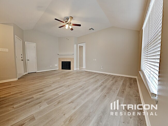 Foto del edificio - 15931 Imperial Forest Ln