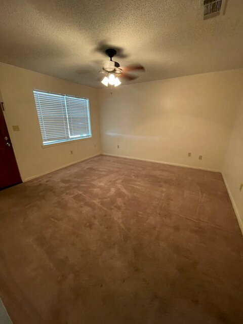 Building Photo - 2 bedroom 1 bath apartment in a small complex