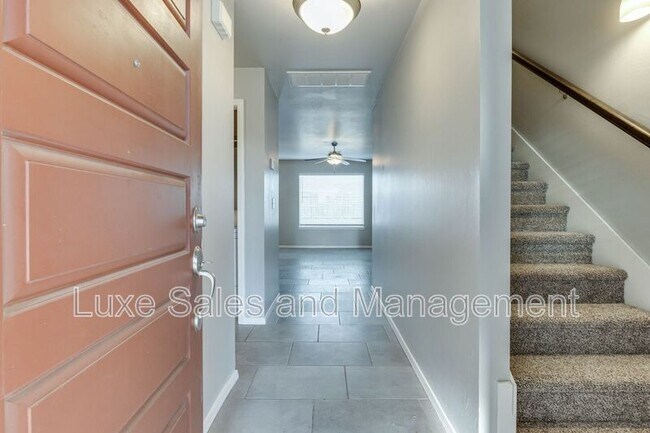 Foto del edificio - 6931 Mayberry Ln