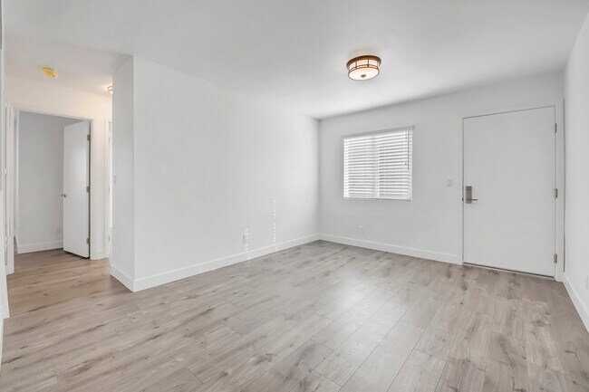 Building Photo - 3116 Casitas Ave