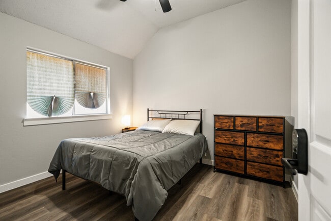 Building Photo - 6605 Gardenia Dr