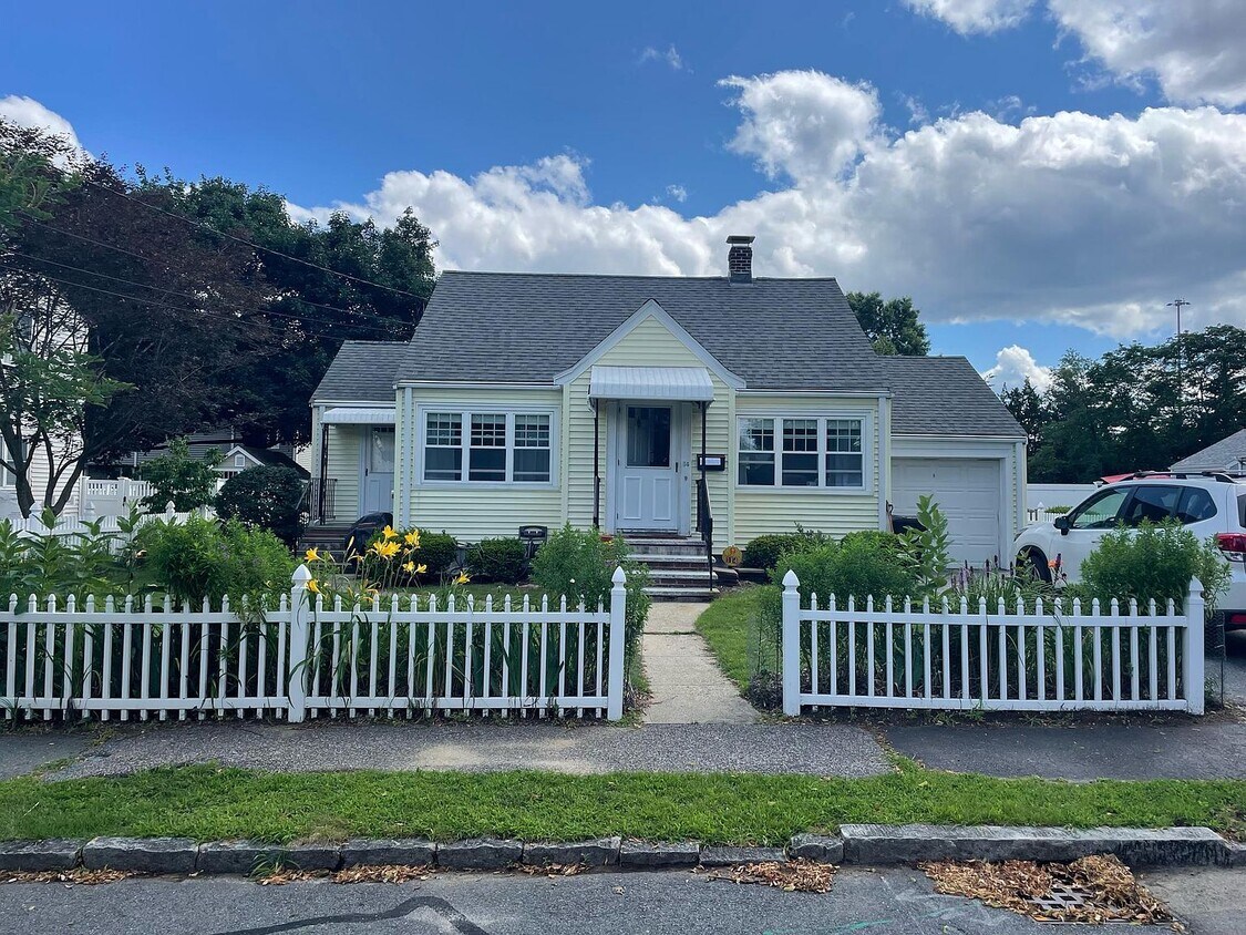 114 Mary St, Arlington, MA 02474