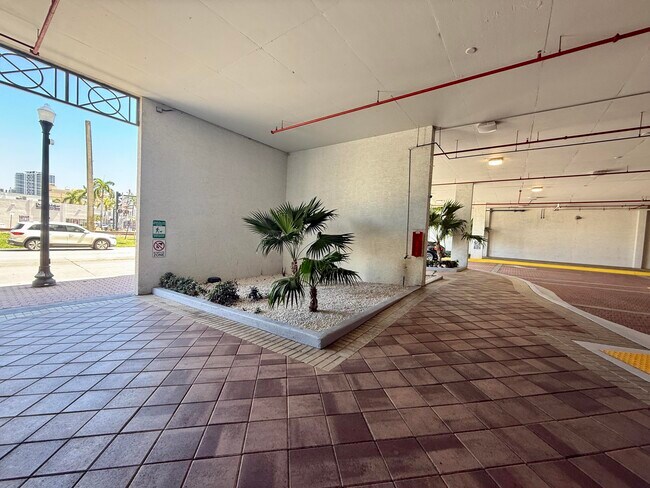 Foto del edificio - 140 S Dixie Hwy