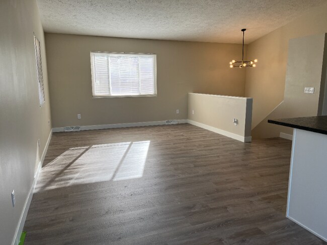 Building Photo - 323 Lamoreaux Dr NW